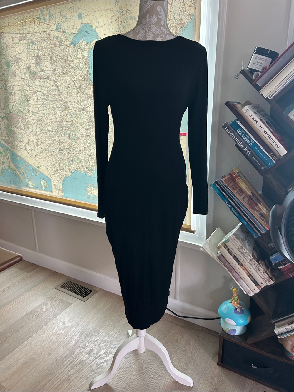 Source Unknown Black Long-Sleeve Midi Dress
